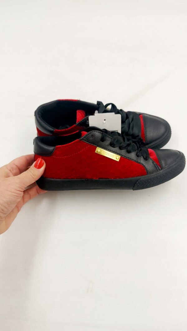 Sneakersy GUESS welurowe R.35 GU0M