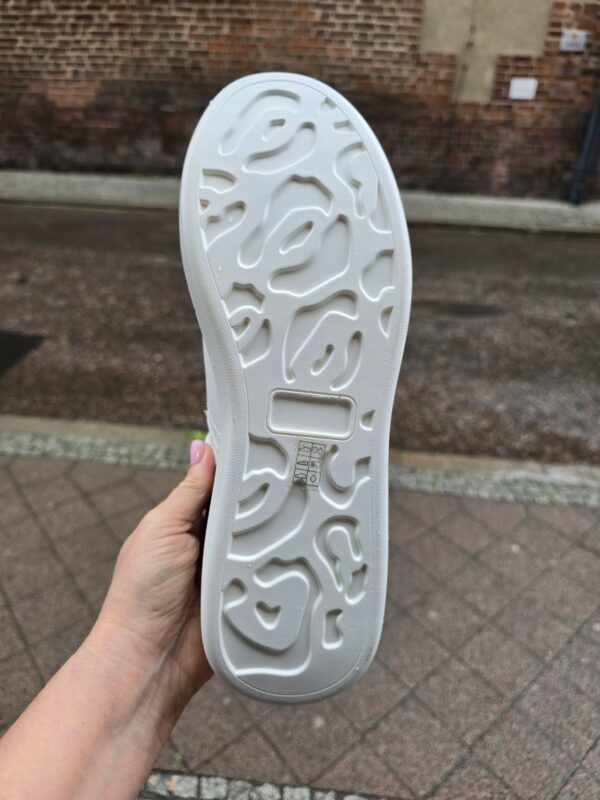 Sneakersy ze skóry białe GUESS na platformie UNISEX R.42 GU32Q
