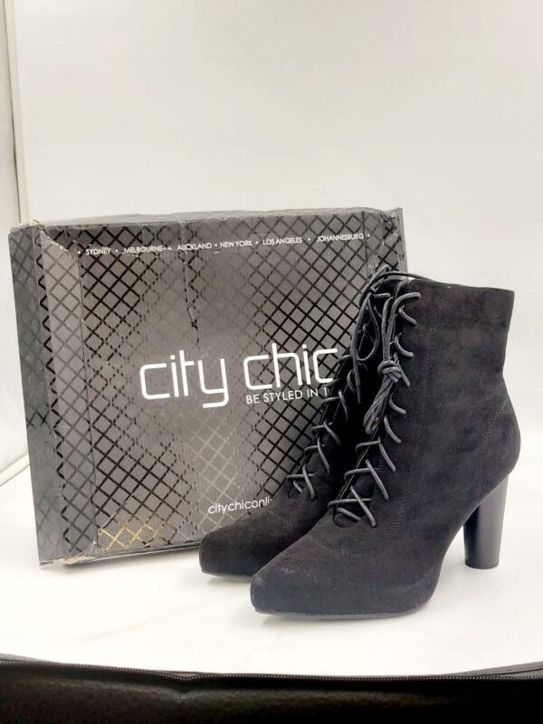 Damskie Botki na obcasie czarne CITY CHIC R.41 CH53D