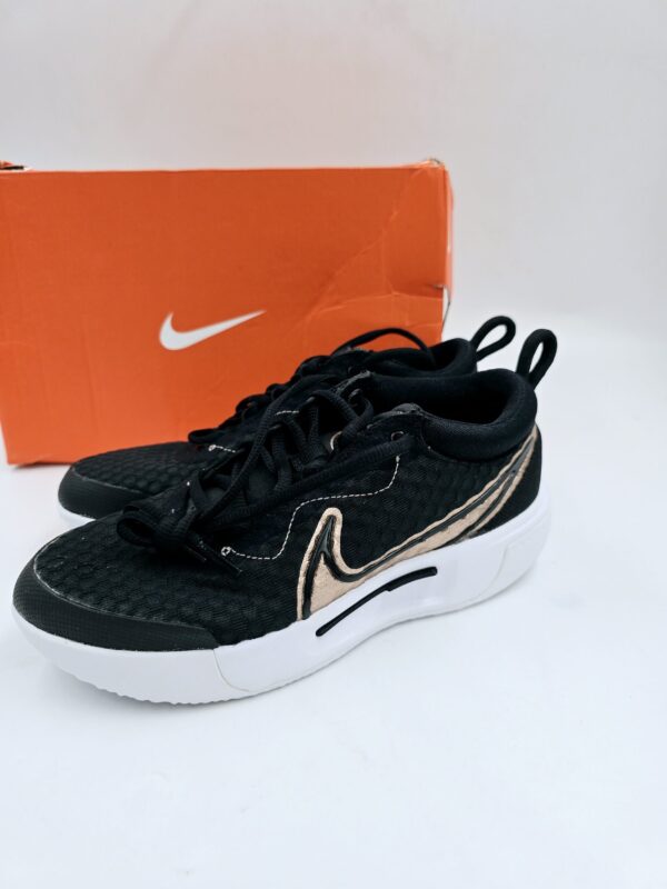 Damskie buty  sportowe  tenisowe   Nike Zoom Cour Pro R.35,5   NI4R