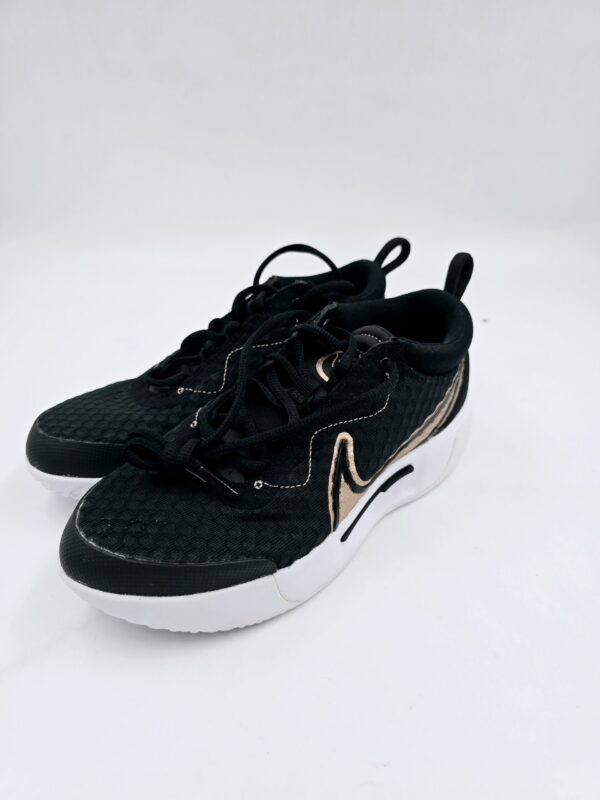 Damskie buty  sportowe  tenisowe   Nike Zoom Cour Pro R.35,5   NI4R