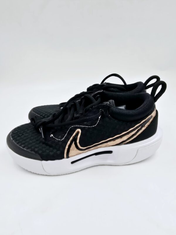 Damskie buty  sportowe  tenisowe   Nike Zoom Cour Pro R.35,5   NI4R