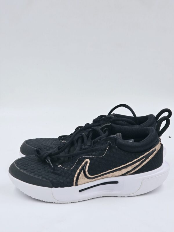 Damskie buty  sportowe  tenisowe   Nike Zoom Cour Pro R.35,5   NI4R