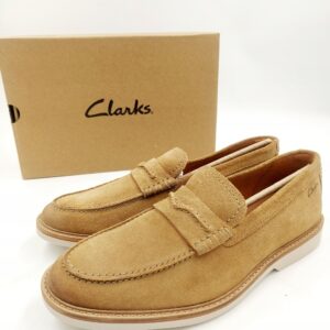 Mokasyny wsuwane zamszowe sand Clarks R.42 CL4G