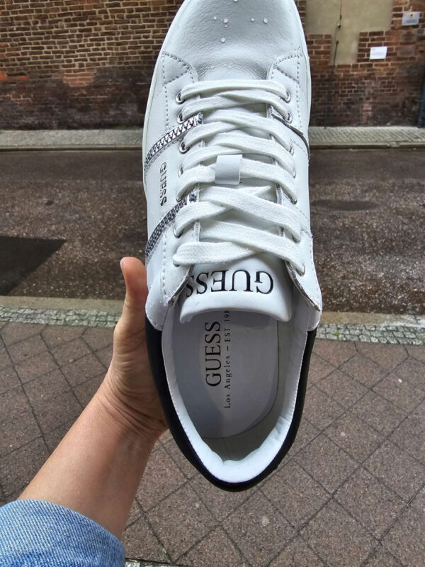 Sneakersy ze skóry białe GUESS na platformie UNISEX R.42 GU32Q