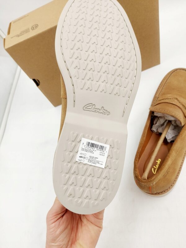 Mokasyny wsuwane zamszowe sand Clarks R.42 CL4G