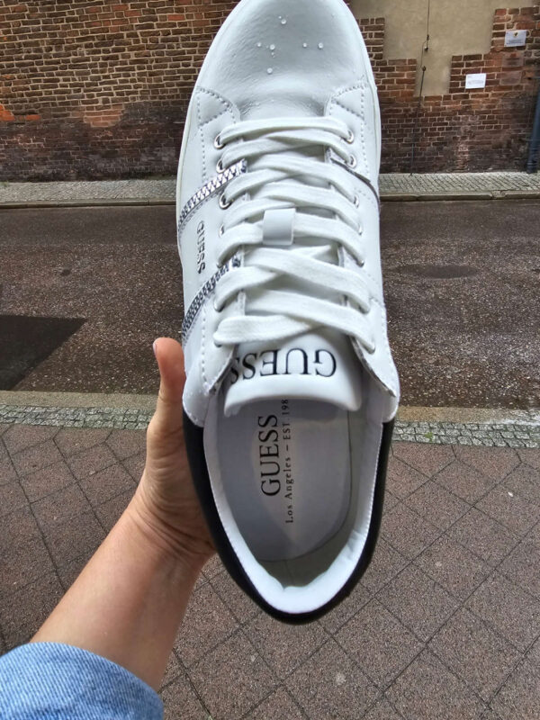 Sneakersy ze skóry białe GUESS na platformie UNISEX R.42 GU32Q