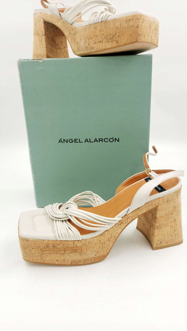 5308894f1fb421608dc55eee8593233b.jpg ANGEL ALARCON Sandały na obcasie R.41 AN73S