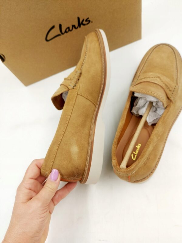 Mokasyny wsuwane zamszowe sand Clarks R.42 CL4G