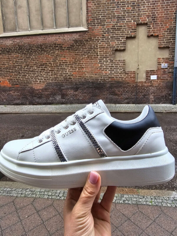Sneakersy ze skóry białe GUESS na platformie UNISEX R.42 GU32Q