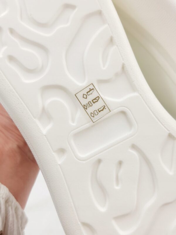 Buty damskie Sneakersy białe skórzane GUESS SOLERNO  R.37