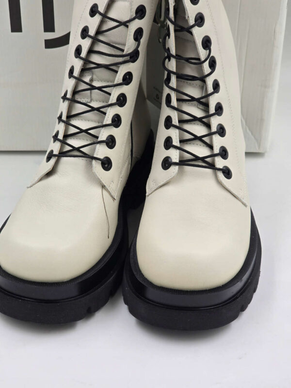Damskie buty botki ze skóry naturalnej białe MJUS R.40 MJ12W