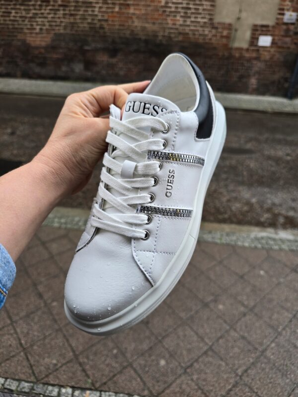 Sneakersy ze skóry białe GUESS na platformie UNISEX R.42 GU32Q