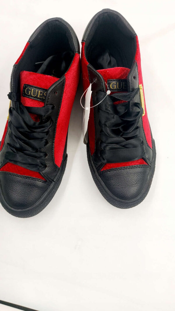 Sneakersy GUESS welurowe R.35 GU0M