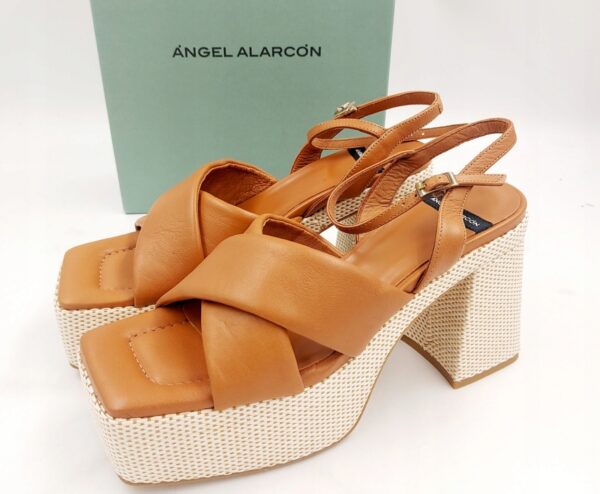 Damskie sandały na obcasie ANGEL ALARCON R.39 AN28A
