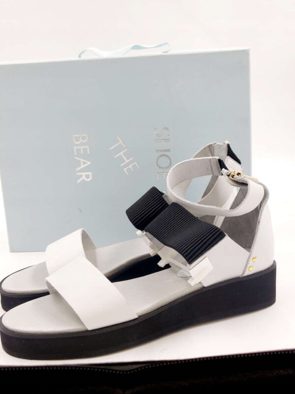 ebfe1a42d8dee0d73684e31263ddf19d.jpg Damskie sandały skórzane białe czarne SHOE HE BEAR R.40 SH8S