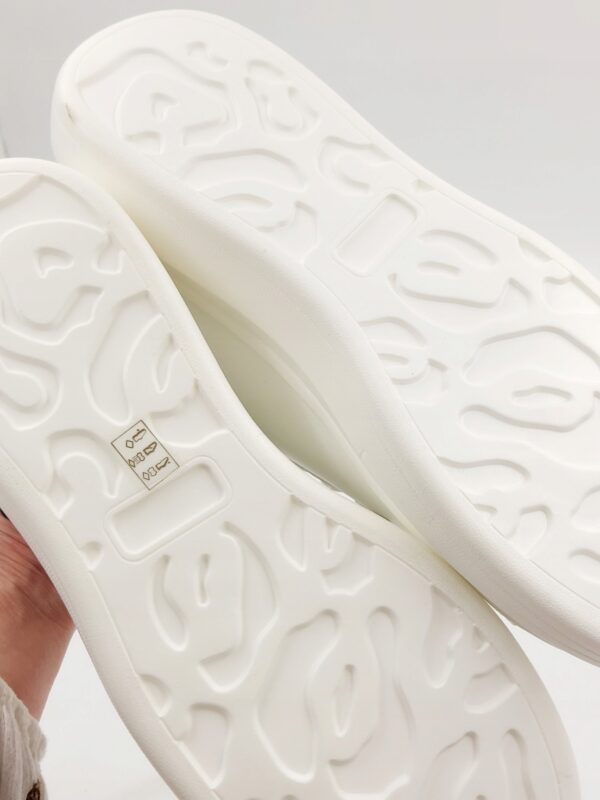 Buty damskie Sneakersy białe skórzane GUESS SOLERNO  R.37