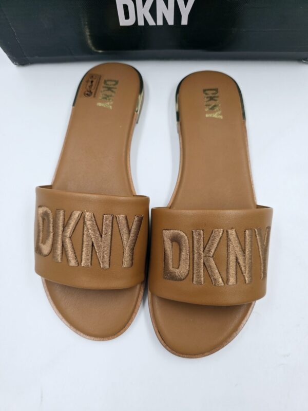 DKNY Klapki skórzane WAVERLY Brązowe  R.38  DK84T