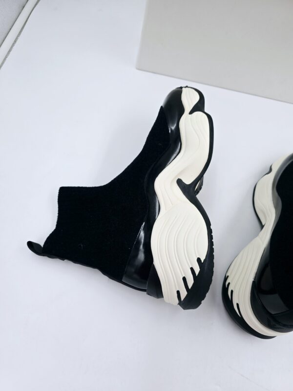 Emporio Armani  Sneakersy wysokie czarne  R.39  EM84T