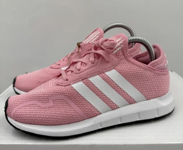 Buty Adidas Sneakeersy Swift Run Różowe R.35 AD32W