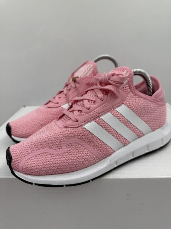 Buty Adidas Sneakeersy Swift Run Różowe R.35 AD32W