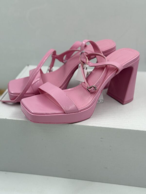 Buty Adidas Sneakeersy Swift Run Różowe R.35 AD32W