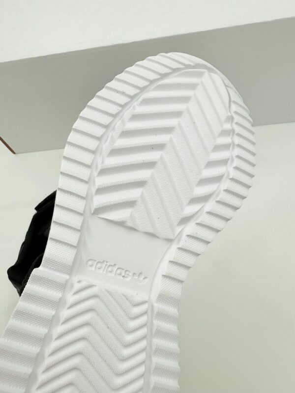 Buty sportowe dla dziecka na rzepy Adidas Retropy F2 R.31 Ad54